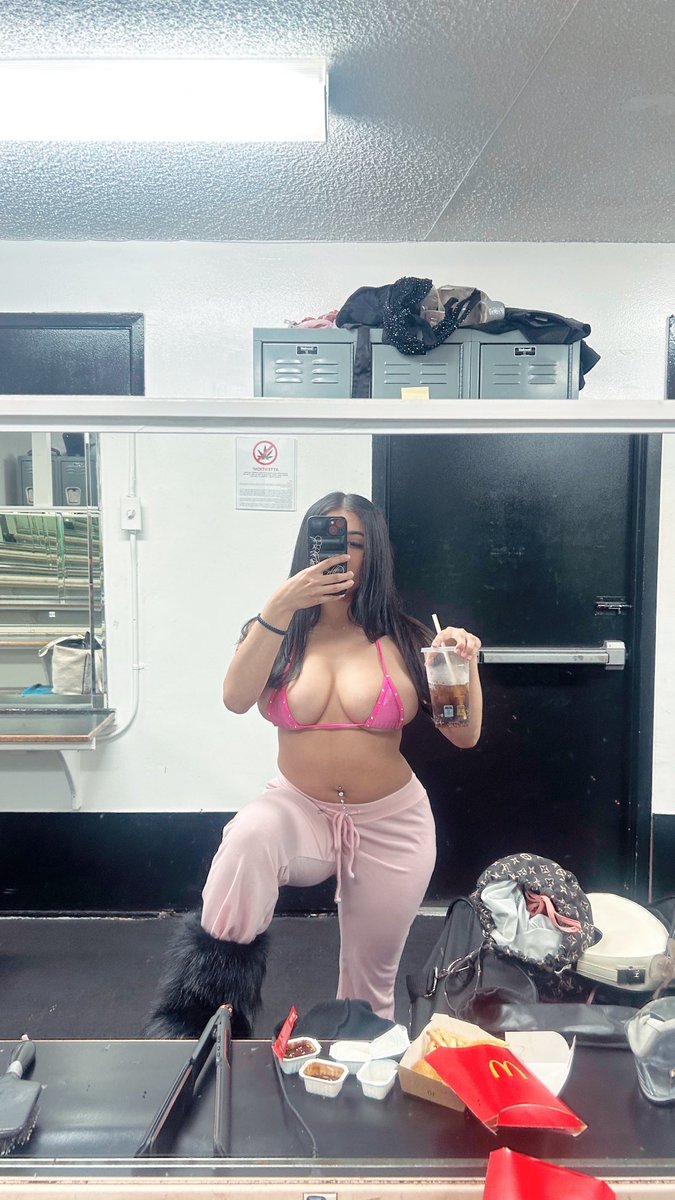 sofxxaa's tweet photo. 🎀✨💕💅🏻💗🌚 https://t.co/Hu1TA1tpUs