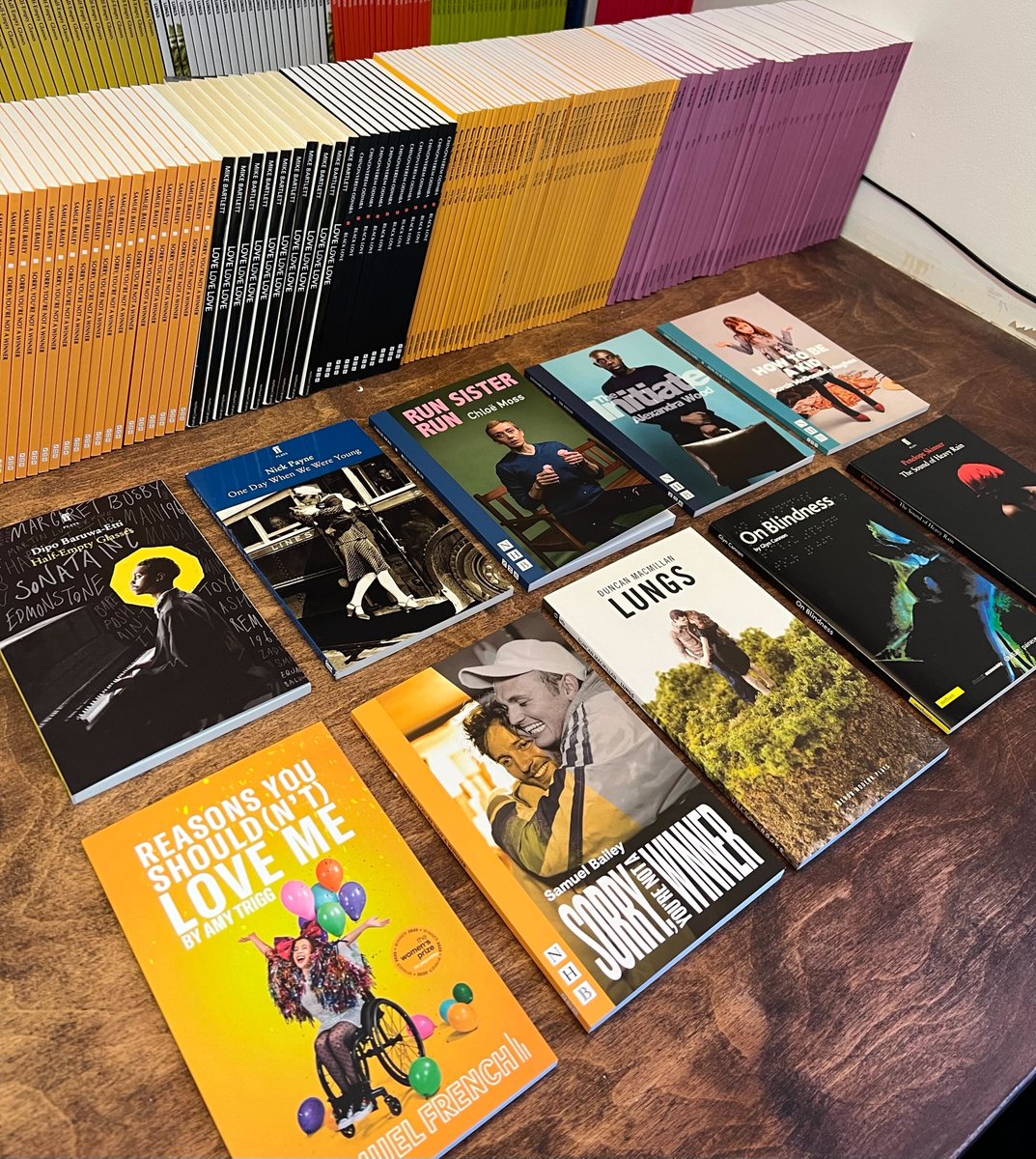 Hiii theatre companies, schools, clubs, community groups. We're downsizing our office library and we want to upsize yours 📚 If you’d like a small box containing a selection of Paines Plough plays, please fill out this form (you just need to pay postage): bit.ly/3wqM0Iv