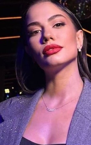 Buenos días🙋‍♀️

El Rey y la Reina empoderados👑💪😍👏

Mientras tanto algunas cuentas ocupadas con el árbol en vez de ver el bosque😵‍💫🙃
Continúen que van bien🙄

Mundo Feliz 👉
💧💫
CanDem 🍓 🍫 
Nuestra familia🧿❤️🤣