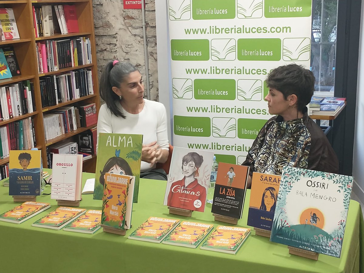 Librería Luces (@librerialuces) on Twitter photo Ayer miércoles 21 de febrero acogimos en Luces un interesante encuentro con Sandra Camona, en el que nos habló de su trabajo como ilustradora y su labor como editora de <a href="/AltramuzE/">AltramuzEditorial</a>.
Puedes ver la grabación del directo en nuestro canal de YouTube 👉 youtube.com/live/XqLnU_9hz… Ayer miércoles 21 de febrero acogimos en Luces un interesante encuentro con Sandra Camona, en el que nos habló de su trabajo como ilustradora y su labor como editora de <a href="/AltramuzE/">AltramuzEditorial</a>.
Puedes ver la grabación del directo en nuestro canal de YouTube 👉 youtube.com/live/XqLnU_9hz…
