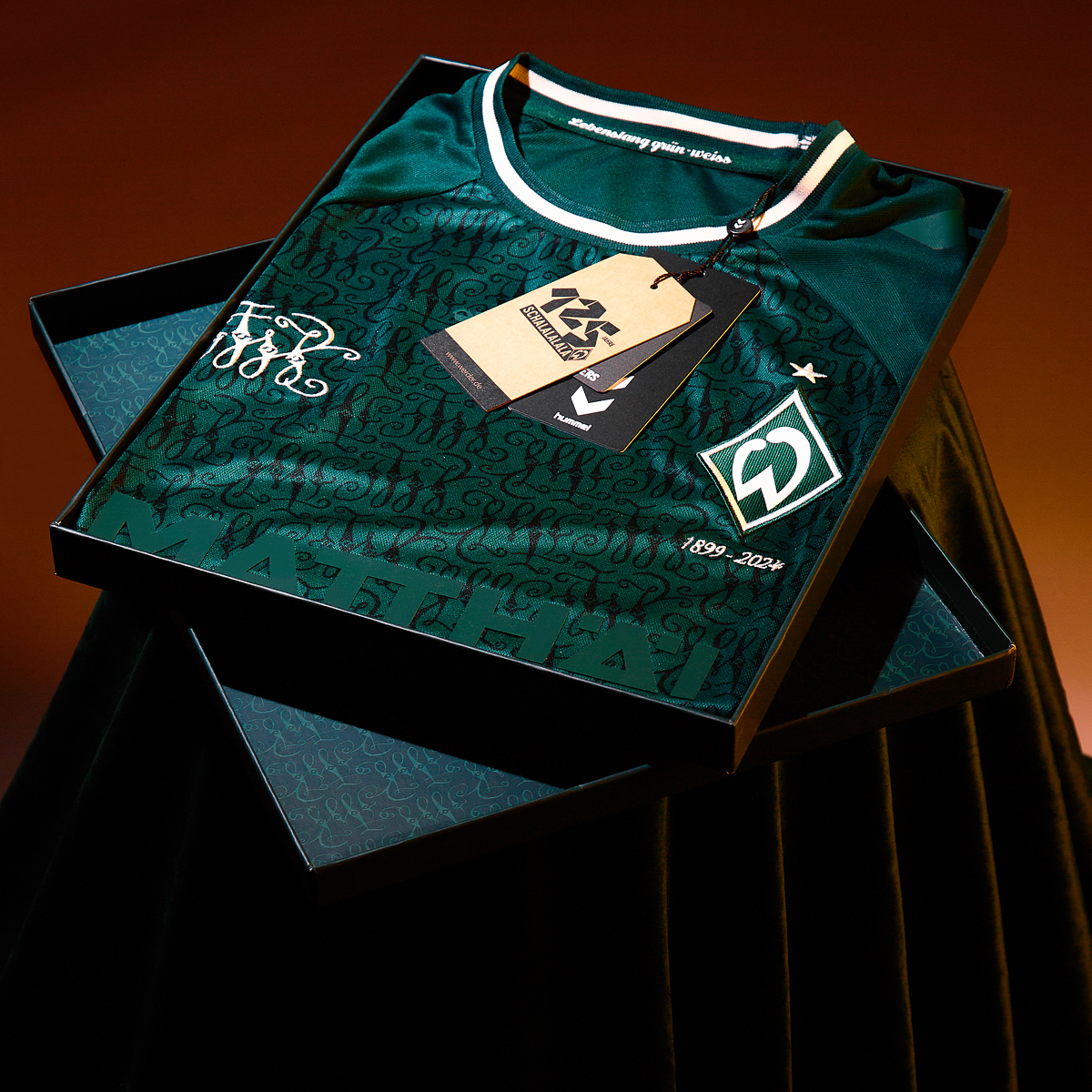 Classic Football Shirts (@classicshirts) on Twitter photo 🚨 GIVEAWAY 🚨
We've teamed up with <a href="/werderbremen/">SV Werder Bremen</a> to giveaway one of their 125th Anniversary shirts!
To Enter:
1⃣ Retweet this tweet
2⃣ Follow <a href="/werderbremen/">SV Werder Bremen</a> and <a href="/classicshirts/">Classic Football Shirts</a>
3⃣ Tag a mate in the replies
The shirt is a size Small. Good luck! 🚨 GIVEAWAY 🚨
We've teamed up with <a href="/werderbremen/">SV Werder Bremen</a> to giveaway one of their 125th Anniversary shirts!
To Enter:
1⃣ Retweet this tweet
2⃣ Follow <a href="/werderbremen/">SV Werder Bremen</a> and <a href="/classicshirts/">Classic Football Shirts</a>
3⃣ Tag a mate in the replies
The shirt is a size Small. Good luck!