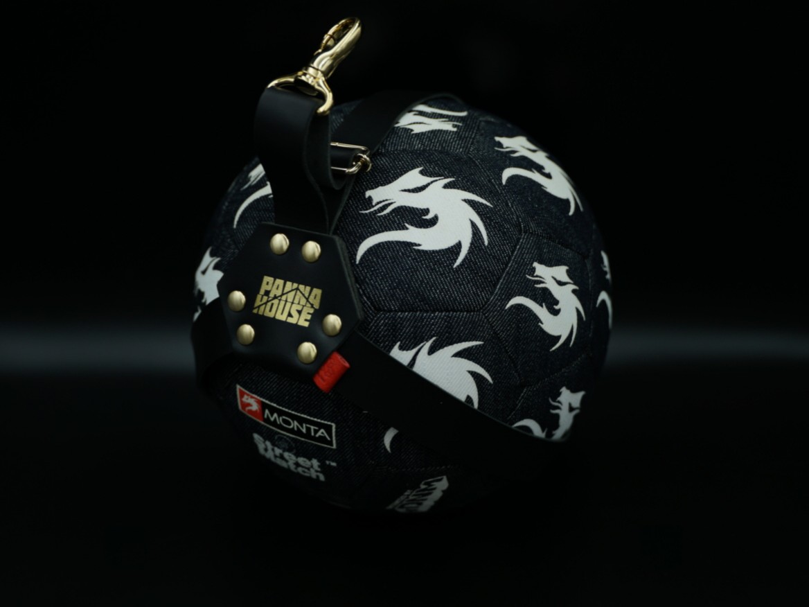 ottoman_2017's tweet photo. Exclusivity meets functionality! Team up with @PannaHouse &amp; @ottoman_2017 for the ultimate ball holder. Lux Italian leather infused with style. Limited edition alert! #PANNAHOUSExottoman

Carry your passion with elegance! Check it out
 https://t.co/KNfgk7f32d https://t.co/cni8Vxc4lL