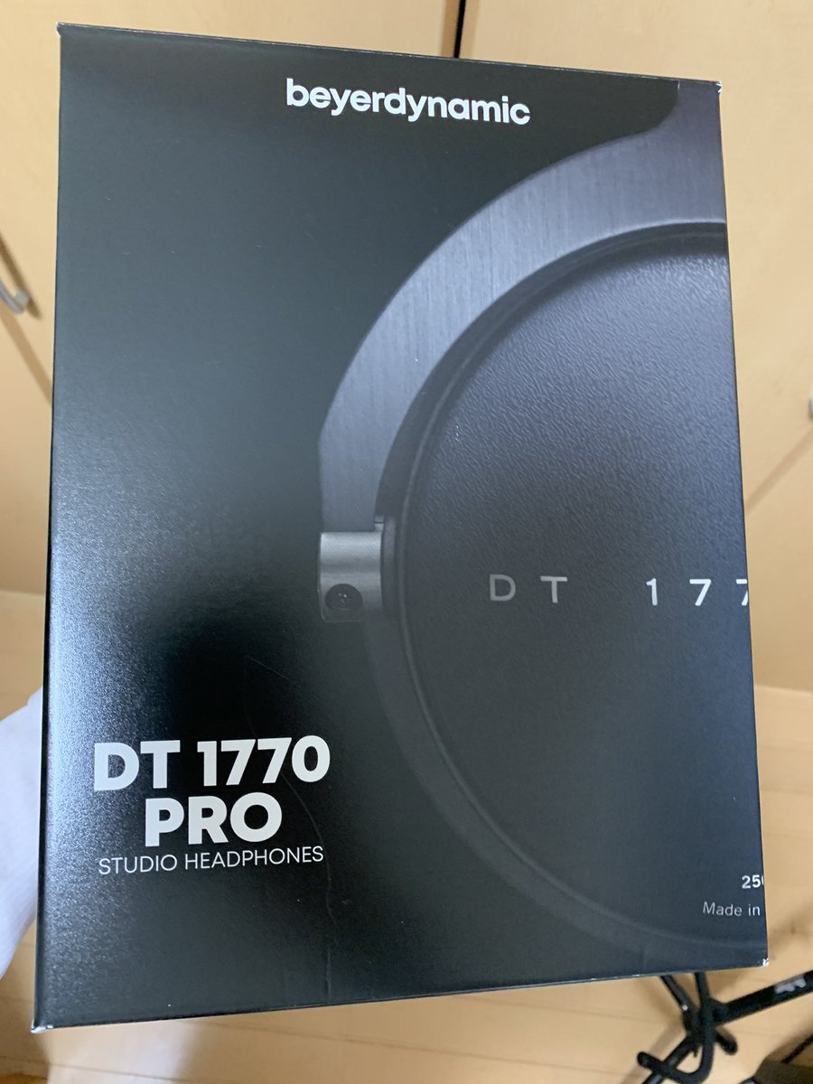 MIXで使ってたイヤホン壊れたから、ちょっといいやつに変えてみた。
手持ちのオーディオインターフェースでうまく機能するか不安だけど🫤

#beyerdynamic DT1770PRO