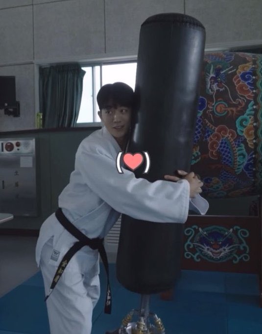 N2J22H's tweet photo. 으엑 너무. 귀얍다 
레슬링 기본 자세야 https://t.co/3E5nhawTHc