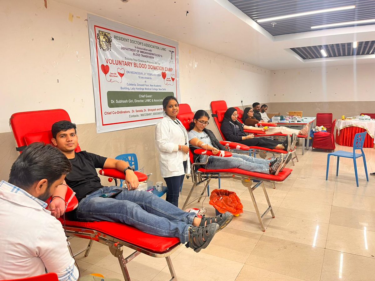 लेडी हार्डिंग मेडिकल कॉलेज के इम्यूनोहेमेटोलॉजी &amp; रक्तआधान विभाग ने रेजिडेंट डॉक्टर्स एसोसिएशन के सहयोग से २१.२.२४ को स्वैच्छिक रक्तदान शिविर का आयोजन किया। शिविर का उद्घाटन निदेशक डॉ. सुभाष गिरि ने किया। शिविर में शिक्षकों,डाक्टरों,छात्रों &amp; कर्मचारियों ने उत्साहपूर्वक भाग लिया।