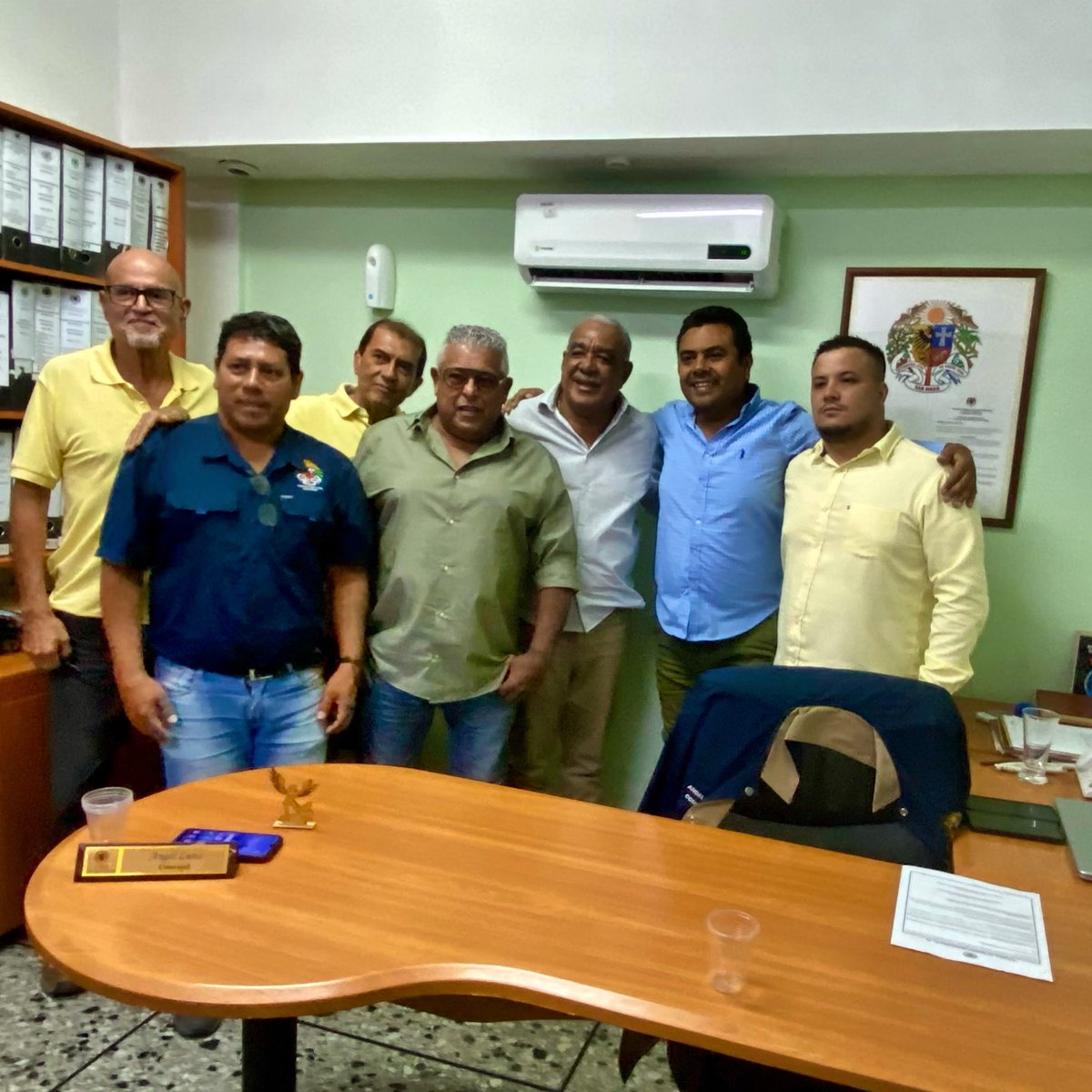 El coordinador regional electo del sector gremios de <a href="/VoluntadPopular/">Voluntad Popular</a> Carabobo, Abg. <a href="/TomasMorilloM/">Tomás Morillo Medina</a> atendiendo junto a miembros de la Dirección Regional y Municipal de <a href="/VP_Carabobo/">VP Carabobo</a> convocatoria institucional del Presidente de Concejo Municipal de San Diego Concejal <a href="/angelunalira/">Angel Luna</a>