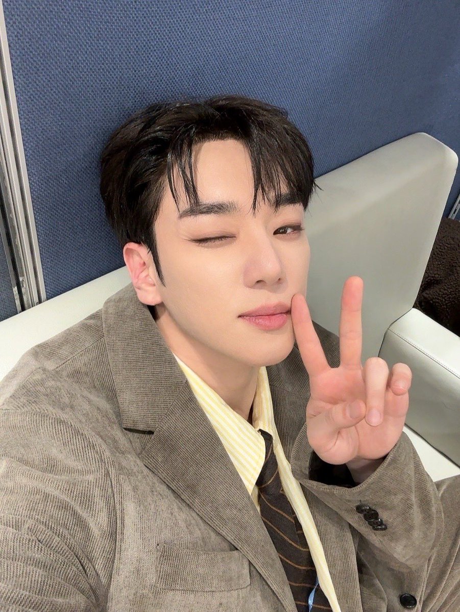 official_ACE7's tweet photo. [#에이스_김병관]
컴배에에에에에엥에에에에엑!!!!!!❤️
초이스야 우리 재밌게 즐겁게 활동기 지내보쟈🔥🔥
너무 보고싶었답!!!❤️
I missed you guys so bad🥰
Love u more!!!!!!!!!!!!!❤️
#에이스 #초이스 #나이스 #MyGirl #마이걸 https://t.co/xP6UA2BJtZ