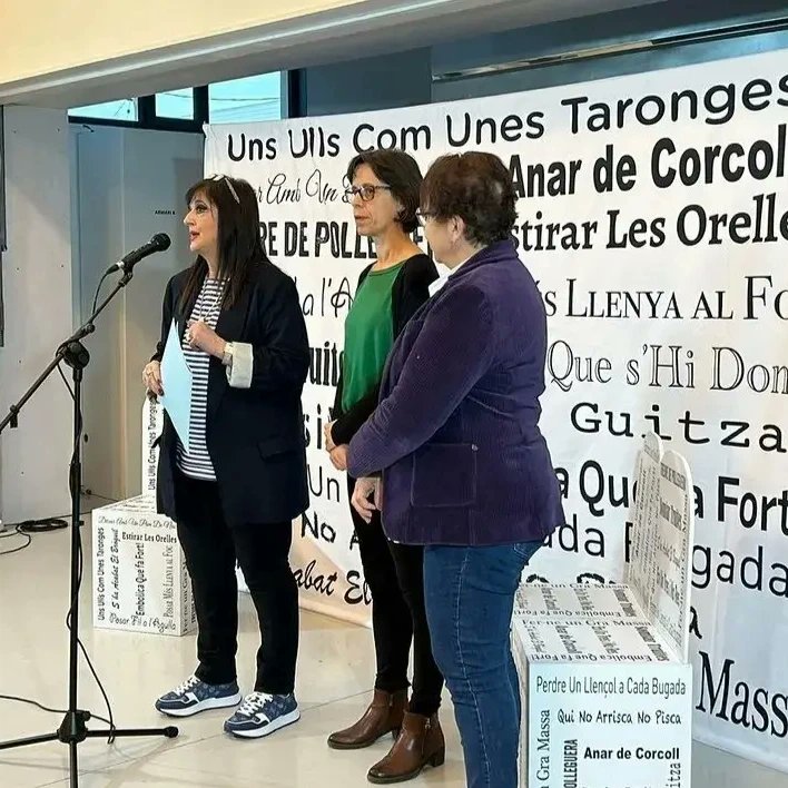 CFAsjuanarbo's tweet image. Ahir, Dia Internacional de les Llengües Maternes, alumnat de Català 2 i 3 va assistir a l'acte organitzat pel Departament de Cultura a l'espai Km0 d'Amposta.
#cfaamposta #llengüesmaternes #curs2324 #fadults #aprendrealllargdelavida #cultura #llengüesdelmón #escolaadults