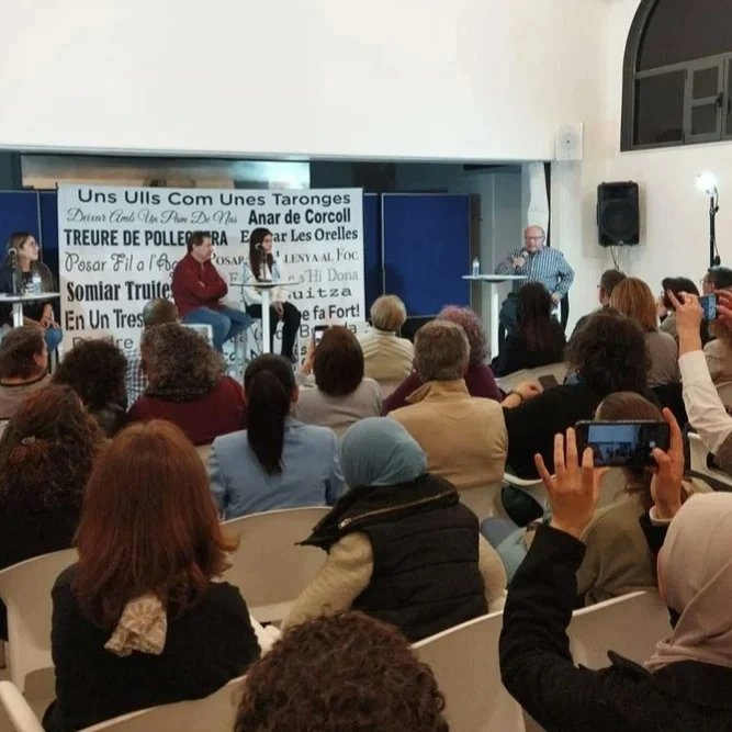 CFAsjuanarbo's tweet image. Ahir, Dia Internacional de les Llengües Maternes, alumnat de Català 2 i 3 va assistir a l'acte organitzat pel Departament de Cultura a l'espai Km0 d'Amposta.
#cfaamposta #llengüesmaternes #curs2324 #fadults #aprendrealllargdelavida #cultura #llengüesdelmón #escolaadults