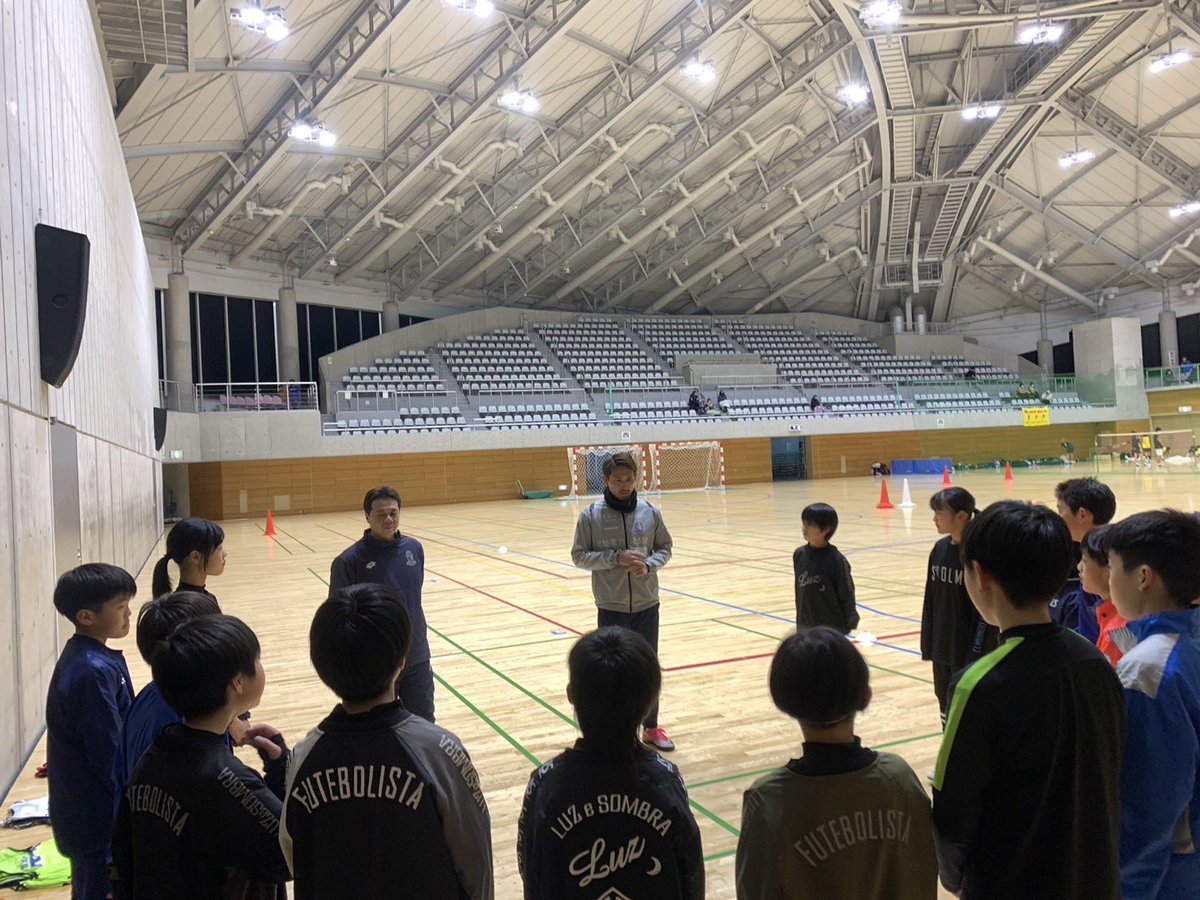 今日は高岡会場のスクールに参加してきました。一緒にプレーして子供達のサッカーが上手くなりたいって気持ちだったりチャレンジする姿勢が本当に素晴らしかったです。