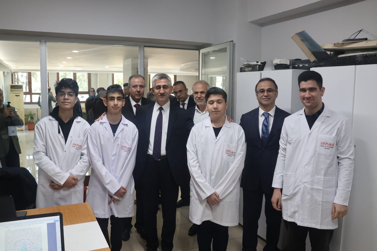 Milli Eğitim Bakan Yardımcımız Nazif Yılmaz ve İl Milli Eğitim Müdürümüz Dr. Ömer Yahşi, Necmettin Erbakan AİHL Robotik Kodloma Atölyesini ziyaret ettiler.
<a href="/tcmeb/">Millî Eğitim Bakanlığı</a> <a href="/Yusuf__Tekin/">Yusuf Tekin</a> <a href="/yilmaznazif/">Nazif Yılmaz</a> <a href="/yahsiomer/">Dr. Ömer YAHŞİ</a>