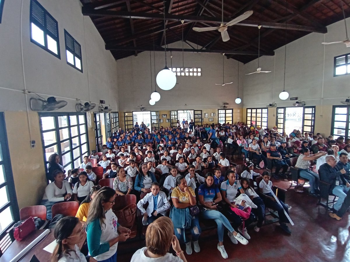 karlayar27's tweet photo. Mujeres y Niñas en la Ciencia celebraron en la E.B. República de Nicaragua; @Fundaciteyara, @Ciepe_Ve, @salaprensaCantv y @IYaracuy con niñas estudiantes, resaltaron el protagonismo femenino en la ciencia.

#ProducirParaVencer
¡Vamos!
@Gabrielasjr
@LarosaInfove
@InfocentroOce https://t.co/m40iqg5KHn