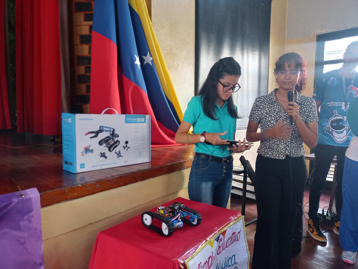 karlayar27's tweet photo. Mujeres y Niñas en la Ciencia celebraron en la E.B. República de Nicaragua; @Fundaciteyara, @Ciepe_Ve, @salaprensaCantv y @IYaracuy con niñas estudiantes, resaltaron el protagonismo femenino en la ciencia.

#ProducirParaVencer
¡Vamos!
@Gabrielasjr
@LarosaInfove
@InfocentroOce https://t.co/m40iqg5KHn