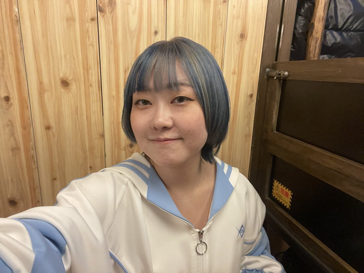 シルバーベースに青🟦のハイライト
いい感じ！色落ち楽しみ🤭