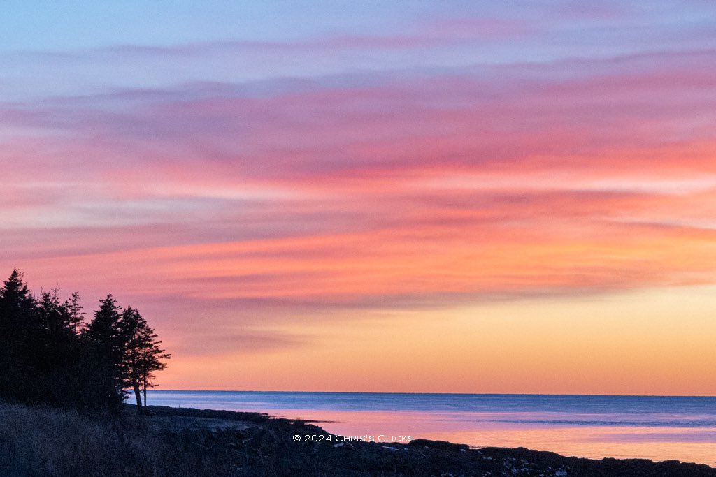 kit_kat1960's tweet photo. Sunset Feb 21/24 over the Bay of Fundy https://t.co/hzU83yKXFO