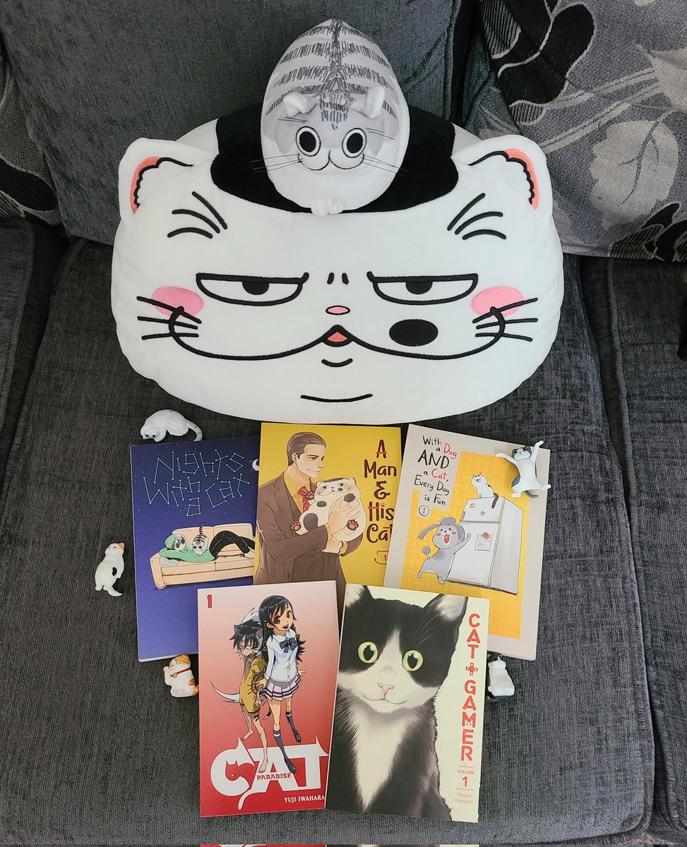 Meimi132's tweet photo. Happy Cat Day!!! 猫の日! 💖🙏😻 Featuring @sakurai_umi_ @kyuryuZ @nadatani @hidekiccan and Yuji Iwahara who I can't find an account for 😭.
#cats #manga #漫画 #学園創世猫天 #猫暮らしのゲーマーさん #withadogandacateverydayisfun #おじさまと猫 #夜は猫といっしょ #猫の日 #猫 https://t.co/YSk4BGquTA