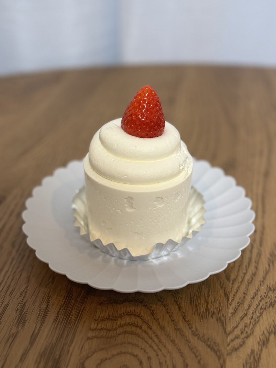 日経が史上最高値の日なのでケーキ買っちゃいました🍰

おめでたいですね〜🎊
(僕は全然ついていけてないんだけど…)