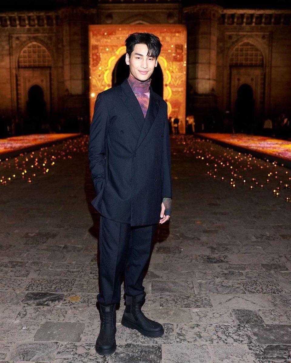 sugarcheenee's tweet photo. @voguebusiness APO IN MUMBAI with Dior is the legend
@Dior #ApoNnattawin @Nnattawin1
#DiorFall23 #DiorManFall
#GatewayofIndia https://t.co/FtkFzXTf03