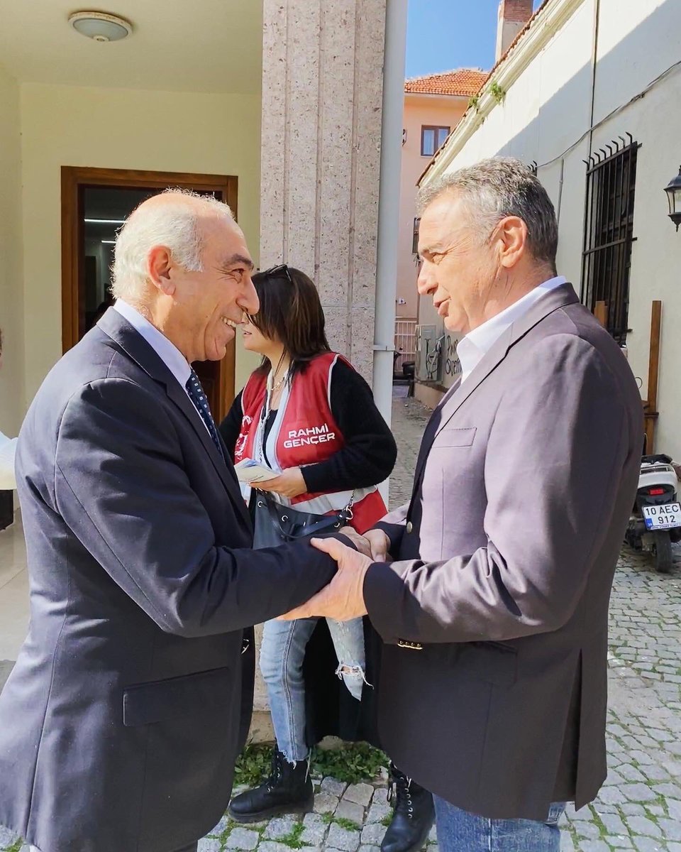 rahmigencer's tweet photo. “Her ilerlemenin ve kurtuluşun anası hürriyettir”
Atatürkçü Düşünce Derneği Ayvalık Şubesi’nde Atatürk’e gönül vermiş  yurttaşlarımız ile bir araya geldik.
Atatürk’ün yolundan çıkmayanlarla,
Atatürk’ü gerçekten anlayabilen insanlarla yürüyoruz.
#AyvalıkHepimizin https://t.co/dMT0X6M5qr