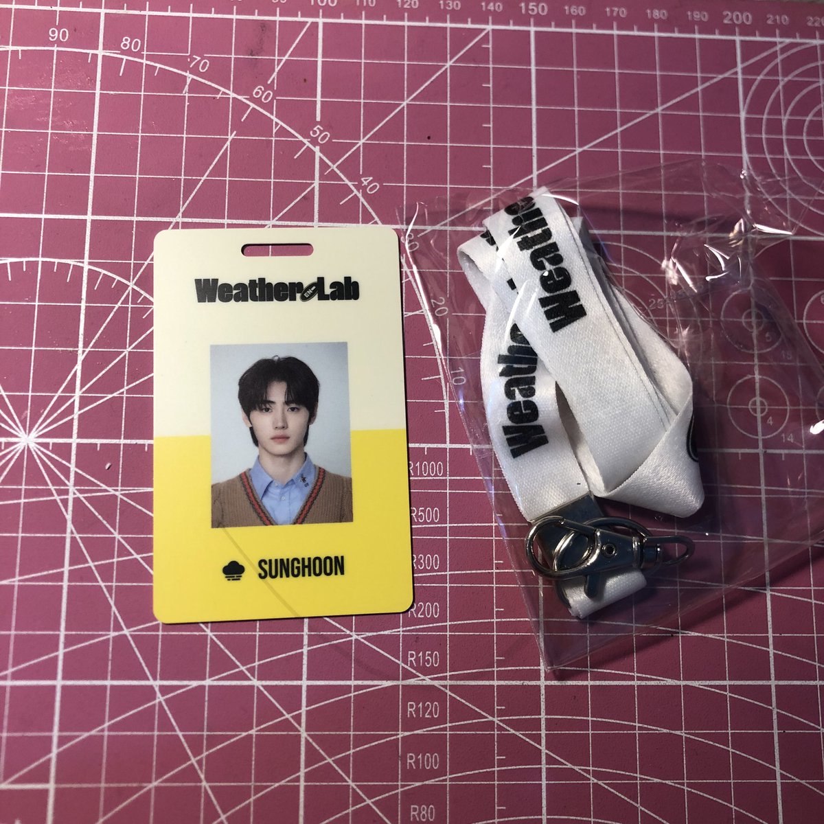 tinecart_'s tweet photo. . . . ♥︎ wts lfb ph enhypen .ᐟ #tinesells_ 

 ⤷ sg 2022 sunghoon id - 450 + pf

୨୧ onhand, mint condi
୨୧ payo / 3 days res
୨୧ reply / dm to claim !

mod: ggx jnt sco sdd
mop: gcash

t. sg22 id sunghoon rpc seasons greetings https://t.co/vy08wkKddF