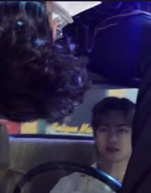 ไปเจอนี่มาอีกละ เห็นกี่รอบก็ตลก 555555555555555555 สายตาน้องแทโคตรว่างเปล่า เธอฮัมไรอะ