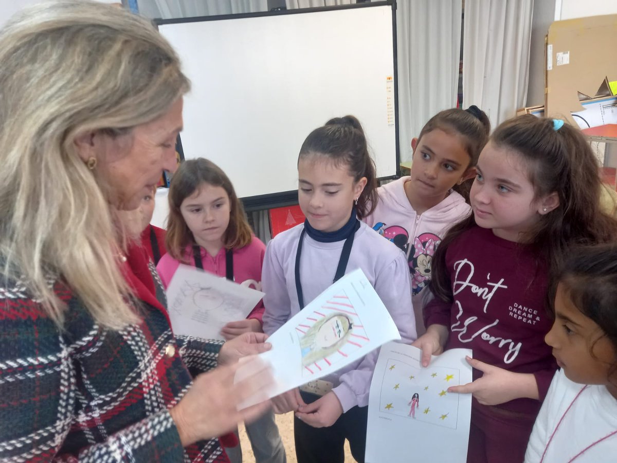 Carmen__Ferrer's tweet photo. Feliç de compartir aquest matí amb el  grup Amistat format per escolars de tercer i quart de Primària del CEIP Puig d'en Valls. 

🎙 He participat en el programa Radio Kids Punt Vallencs com a personatge secret. 🔝 M'han fet una entrevista molt interessant i que demostra que estan preparats per ser els bons periodistes de demà!

Gràcies per la convidada 😁