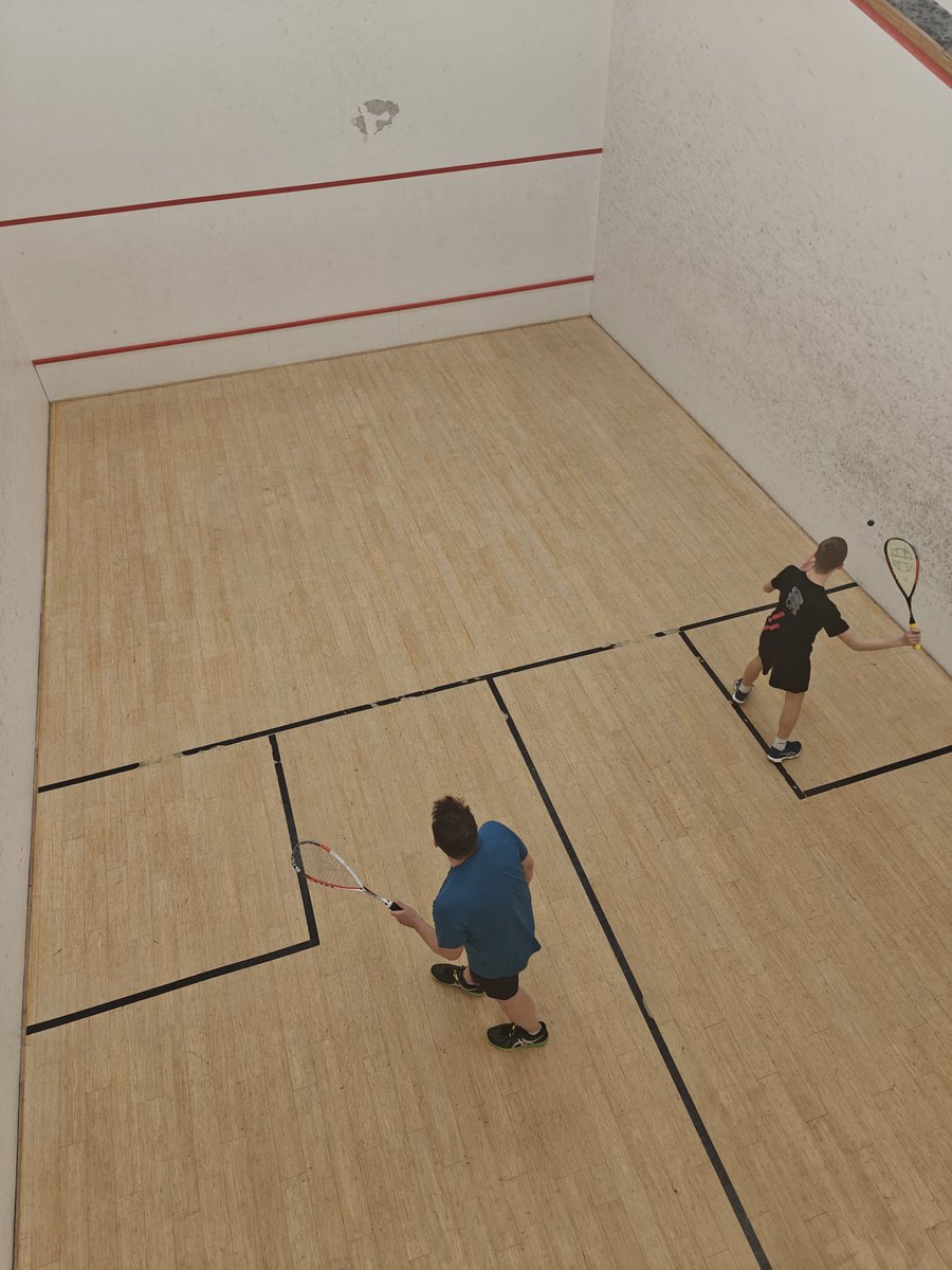 GroveSquashClub's tweet photo. Grove 5 travelled to Portland 2 and all were engrossed in some excellent squash. Apart from Eli, who concentrated on secret pre-match fueling while everyone else cheered on Max to a 3-2 win. Eli then secured an excellent 3-0 win while Hamish collected two further games. https://t.co/uBCN1inFbk