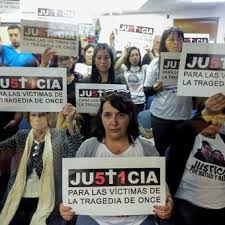 clauavruj's tweet image. 12 años de la #TragediaDeOnce, huellas dolorosas en nuestra sociedad. Marcas eternas en todos los que estuvimos cerca de las víctimas y los familiares. Admiración permanente a la lucha de ellos por justicia, memoria y respeto. Abrazo del alma @MariaLujan_Rey a todos ustedes.