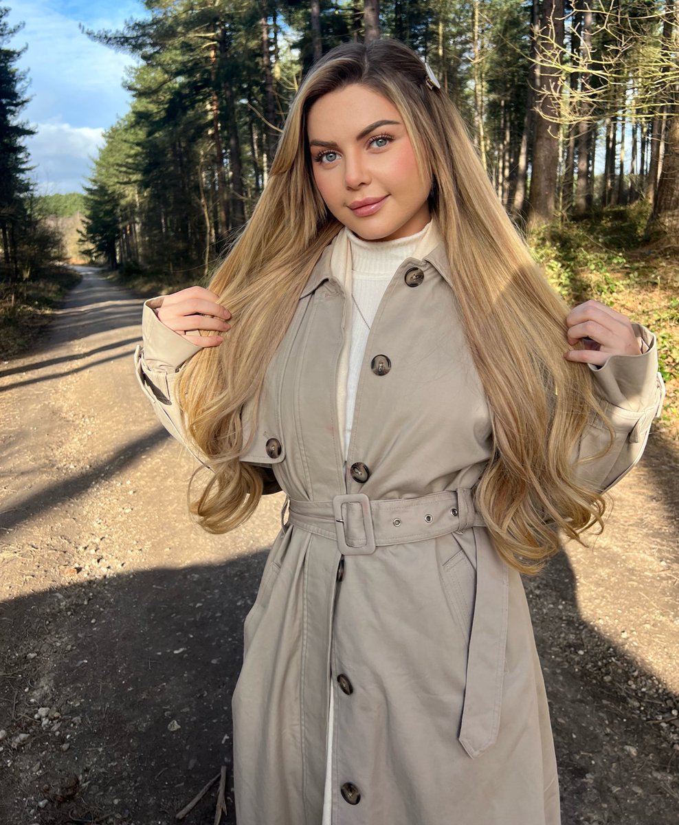 𝑳𝒊𝒍𝒚 𝑻𝒉𝒐𝒓𝒏𝒆 on X: could you ever guess, I make porn movies 🎥  t.co4Iaqw8KcV8  X