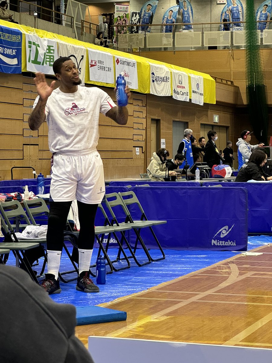 x5IInV32nQe3wBw's tweet photo. 日本vsグアム
大活躍だったグアム代表アーネスト・ロス選手のかわらしい姿をどうぞ〜🥰

#EarnestRoss
#豊田合成スコーピオンズ
#ASIACUP https://t.co/DcDgX8arDF