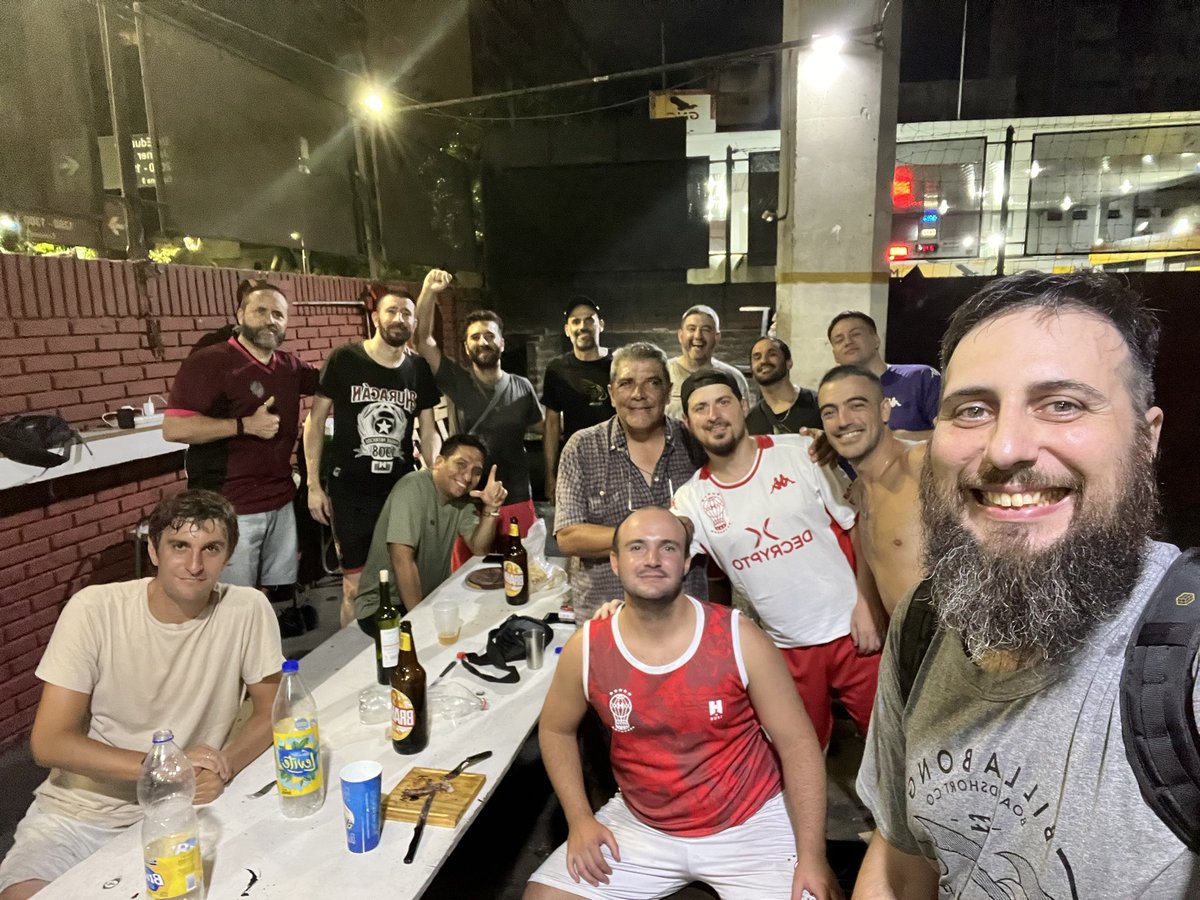 Fútbol y asado. 
La Banda de La Quema 🎈