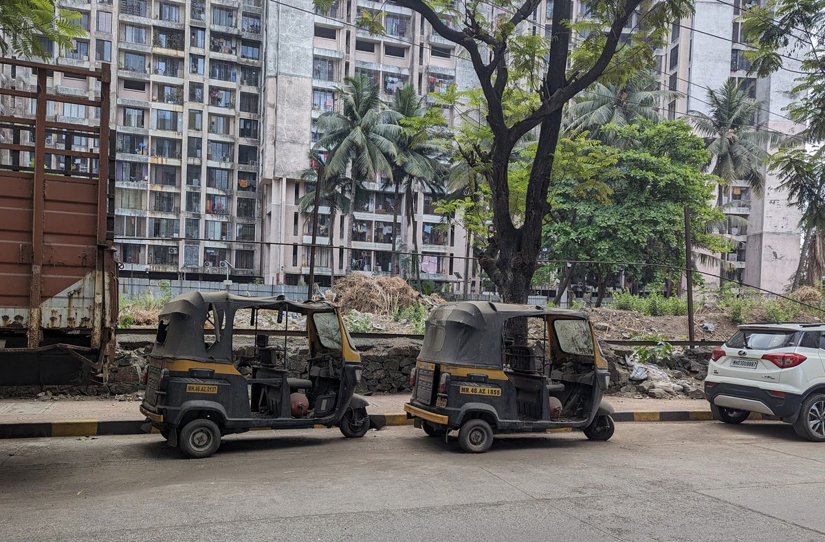 MulundR's tweet photo. Please remove the khatara/abandoned vehicles that have been parked for ages

Location: Opposite Mulund Vikas Prabha, MULUND, MHADA Colony, #Mulund East, #Mumbai #operationkhatara #removekhatara @CPMumbaiPolice @RoadsOfMumbai @MTPHereToHelp @mihirkotecha https://t.co/oiEvnS145i