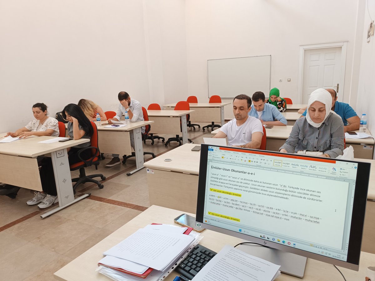 dbbdismek's tweet photo. #DİSMEK   

“Diksiyon, Spikerlik ve Sunuculuk” kursiyerlerimizle telaffuz çalışmalarımızı sürdürüyoruz.

Alanında uzman eğitmenlerimizle kursiyerlerimizi yetiştiriyor, onlarla gelişiyoruz.  

Bilgi için; https://t.co/EqzINa1JfK veya kurs merkezlerimizi ziyaret edebilirsiniz. https://t.co/o6yRm6xakE