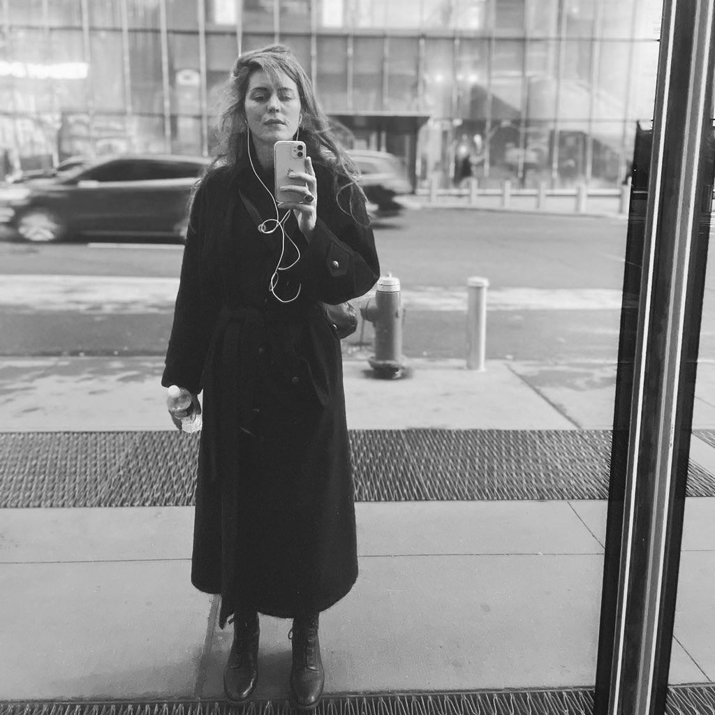OliviaChaney's tweet photo. Windswept, writing 𝕄𝕚𝕣𝕣𝕠𝕣, 𝕄𝕚𝕣𝕣𝕠𝕣 on the fly from #BenZionEstate to @tommydove @nicomuhly #ReservoirStudiosNYC …🗽🪞🗽🪞🗽🪞🗽🪞🗽

#mirrormirror #dreamwriting #chelseamorning #chelseamourning #CircusofDesire https://t.co/nkt3pe9Vw0