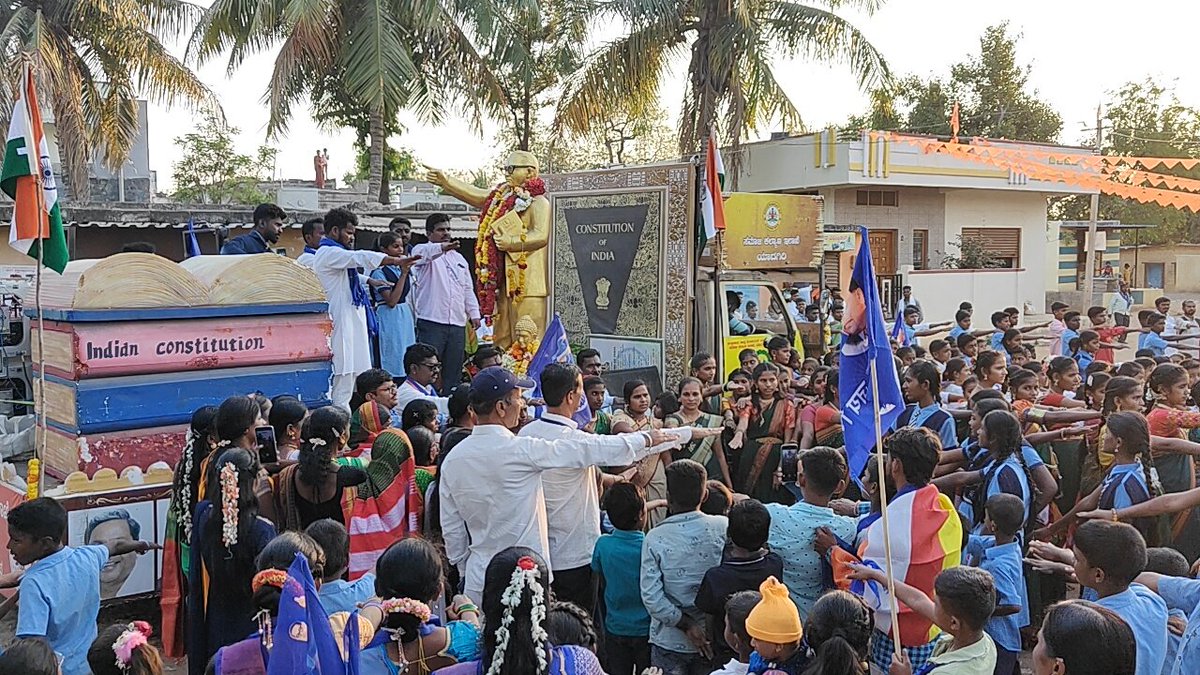 swdkarnataka's tweet photo. ಸಂವಿದಾನ ಜಾಗೃತಿ  ಜಾಥಾ ಕಾರ್ಯಕ್ರಮ ದೇವಿಕೆರ ಗ್ರಾಮ ಪಂಚಾಯತ್ https://t.co/NOF7wmNAJM