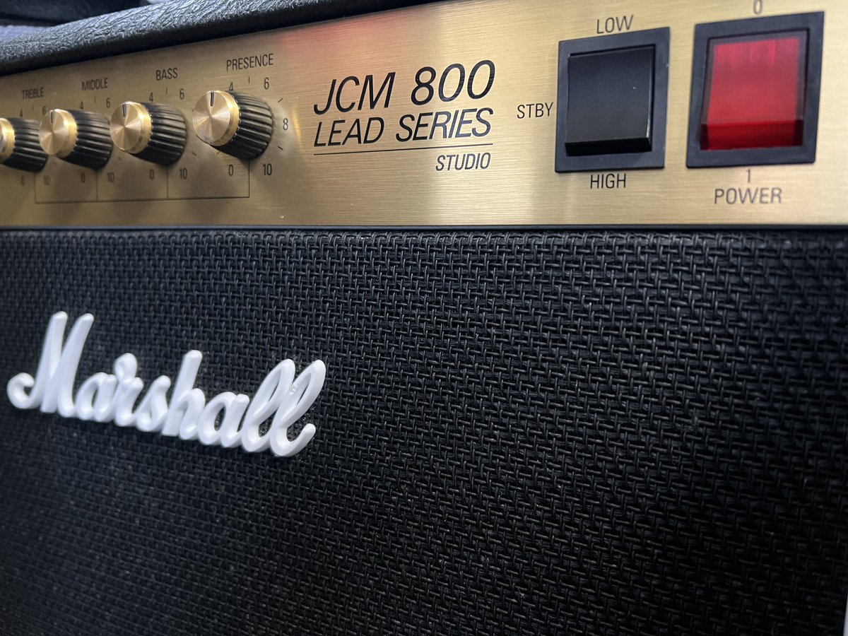 _hanneman_'s tweet photo. やはりカッコ良いな
自宅で歪ませるには音デカいけど
#Marshall
#SC20C
#JCM800 https://t.co/EICZ8J9amU