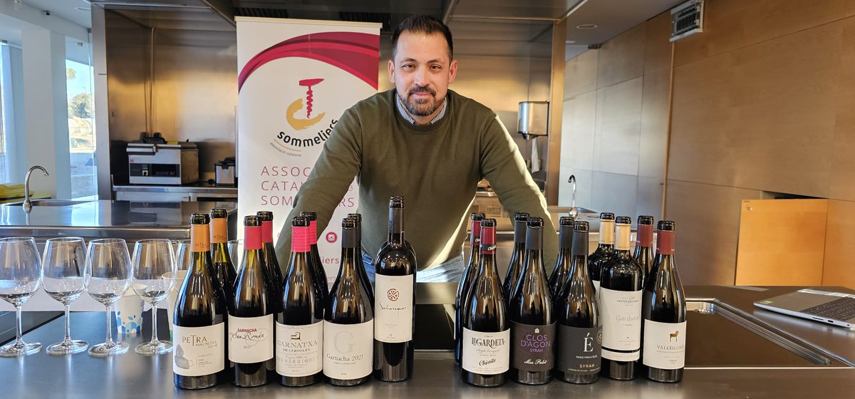 “Garnacha y Syrah, dos variedades camaleónicas expresadas en distintos terroirs de la península” fue la temática de la cata impartida por Miguel Coronado para los sumilleres de <a href="/ACSommeliers/">A.C.Sommeliers</a> Girona.
¡Grandísima cata!