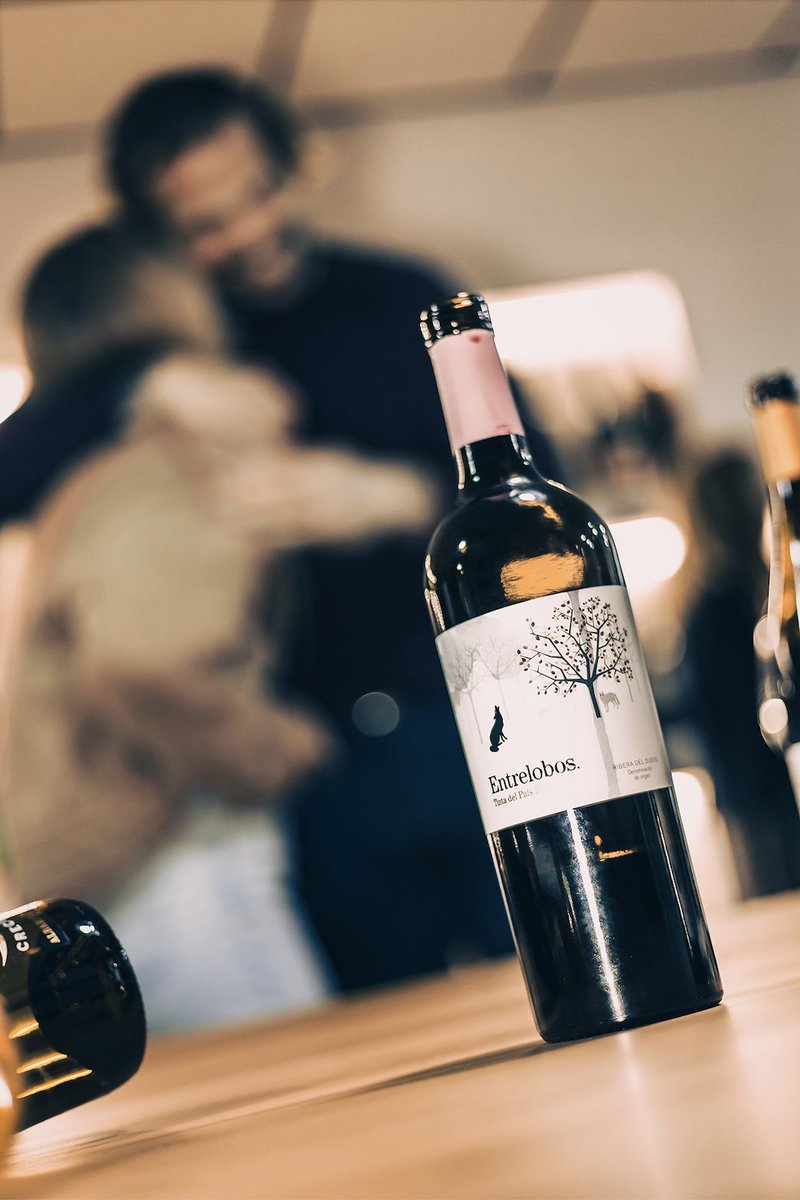 ¡Arriba esos ánimos que es juernes! 😏🍷