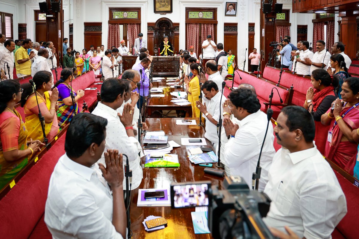 பெருநகர சென்னை மாநகராட்சியின் மாமன்றக் கூட்டமானது எனது தலைமையில் இன்று ரிப்பன் கட்டட மாமன்றக் கூட்டரங்கில் நடைப்பெற்றது. இக்கூட்டத்தில் மதிப்பிற்குரிய துணை மேயர், கூடுதல் தலைமைச் செயலாளர்,நிலைக்குழுத் தலைவர்கள், மண்டலக் குழுத் தலைவர்கள், மாமன்ற உறுப்பினர்கள் மற்றும் அலுவலர்கள் என