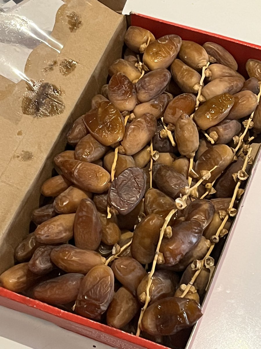 celestialbe1ng's tweet image. Got my SSRIs at the market this morning. 

Medjool dates (date extract) were found to be as effective as Prozac or Valium in treating anxiety in mice, according to the study.

Dates with butter = nectar &amp;amp; ambrosia.

How do you date?