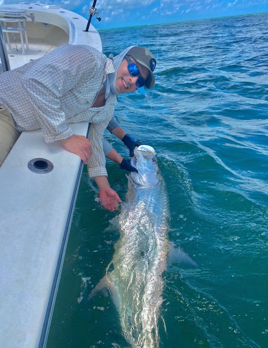 Boca Grande tarpon charters ( April through June )

#MLB #SpringTraining #OpeningDay #springiscoming #SpringBreak #outdoors #sunshine #tampafishingcharter #tarponfishing #captain #fishing