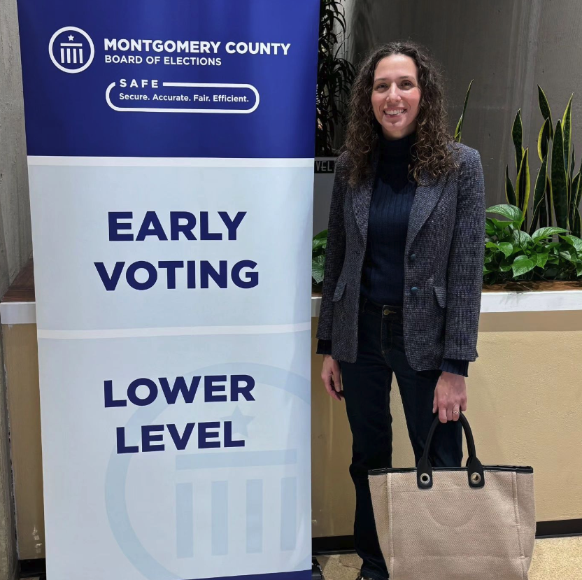 roseforohio's tweet photo. Guess who saw her own name on the ballot for the first time??? 🎉🎉🎉
Primary early vote is ON, y'all! Get yourself down to the @MCBOE_OH on any weekday between 8-5 and vote to protect public schools, women's rights, and Democracy in Ohio! 💙💪🏾💙💪🏾 #TeamRose #RoseForOhio #HD36 https://t.co/sk8RQKu9G9
