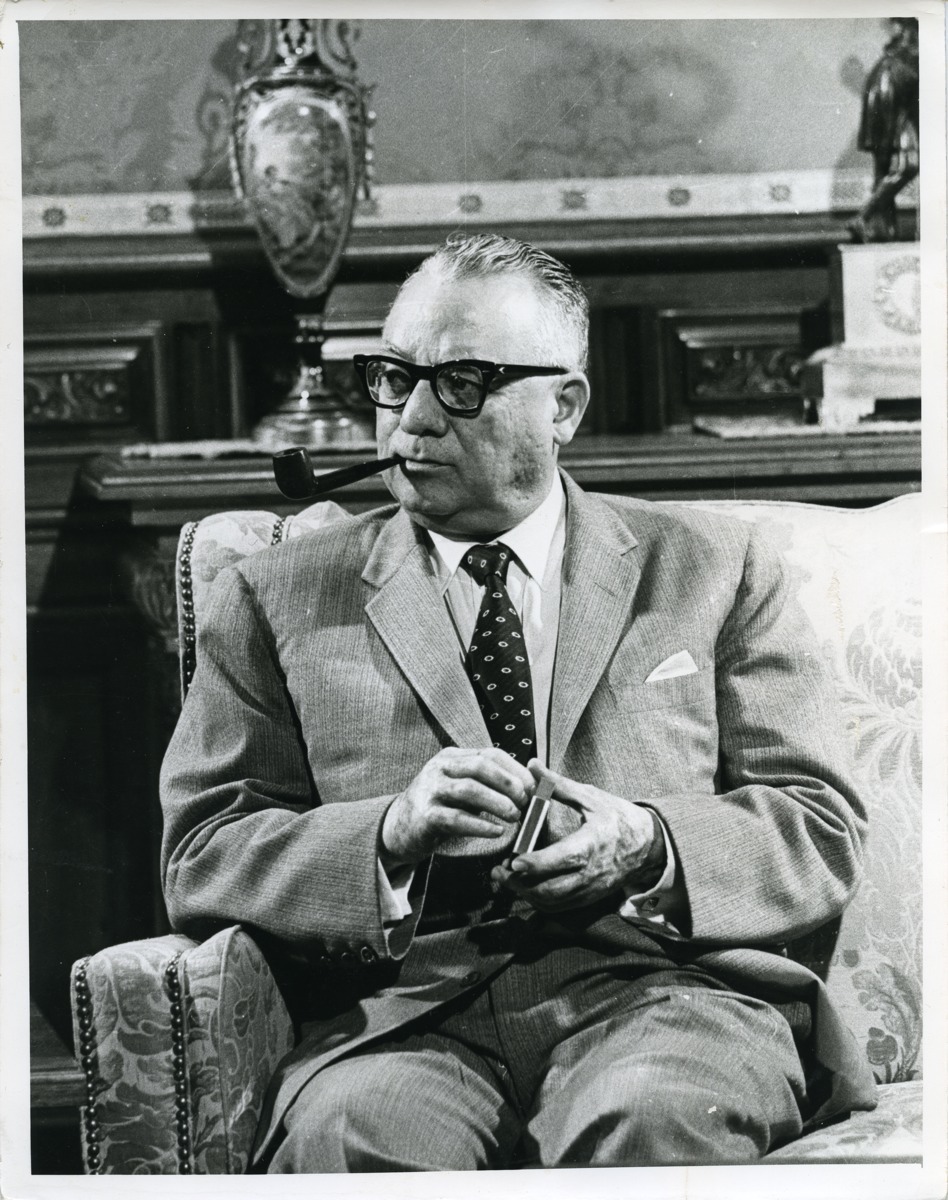 "Qué agarradora y fuerte y dominante es Venezuela. Haber nacido en ella es un compromiso; desarraigarse de ella es imposible. Eso lo siento yo en forma premiosa", Carta dirigida de Rómulo Betancourt a Virginia Betancourt, fechada en Nápoles, 22 de enero de 1966.
*
Hace 116 años.