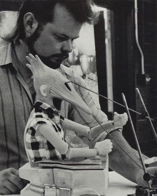 woofknight's tweet photo. BEETLEJUICE (1988) - Behind the scenes
#Beetlejuice, #Propmasters, #TimLawrence https://t.co/zn7tguZSzz