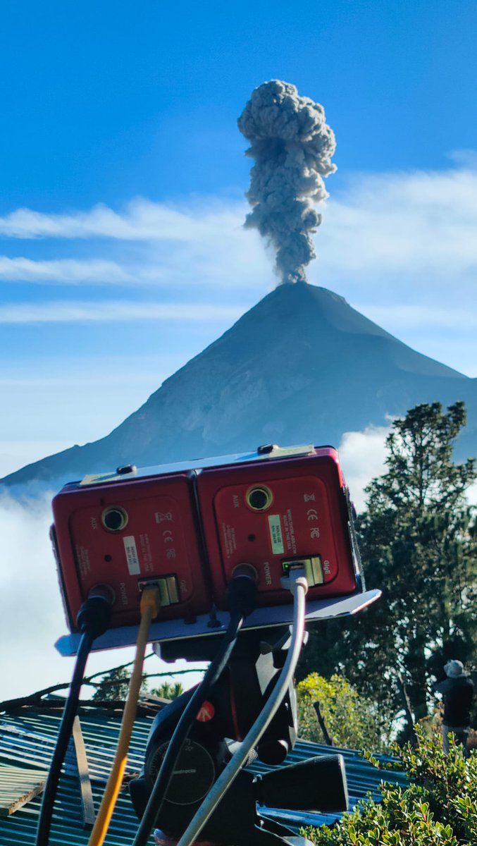 Amazing days on @volcandefuego in Guatemala for testing the equipment developed in the frame of @uno_progetto at #Stromboli to study the explosive eruptions @ingv_president @hphtlab