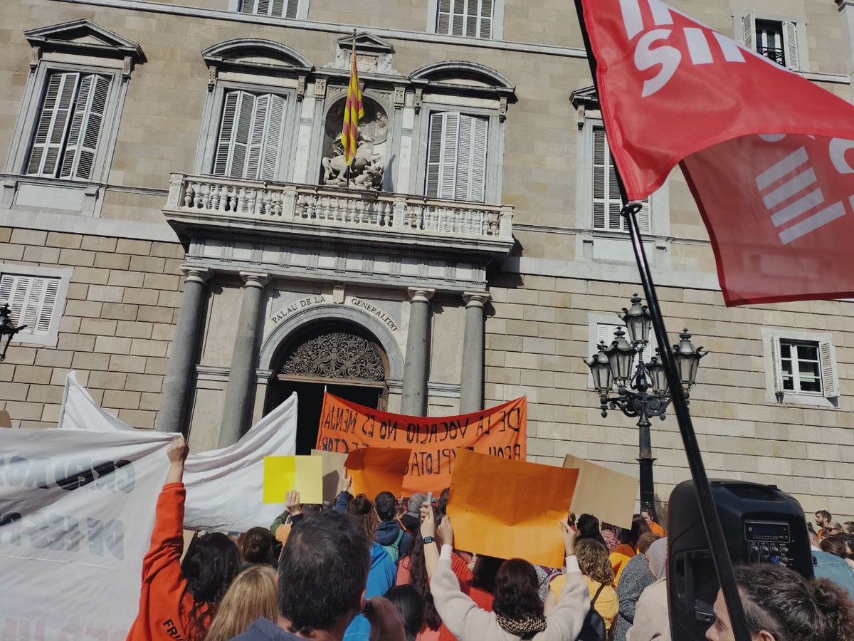 Inter_Map's tweet photo. Continuem lluitant i donant suport per l'equiparació salarial i condicions laborals de les entitats privades amb la pública!

A @carlescampuzano
i @dsocialscat els hi surt molt rendible externalitzar i precaritzar.

Professionals del Tercer Sector Social en peu de guerra  ✊ https://t.co/k58EqohWd0