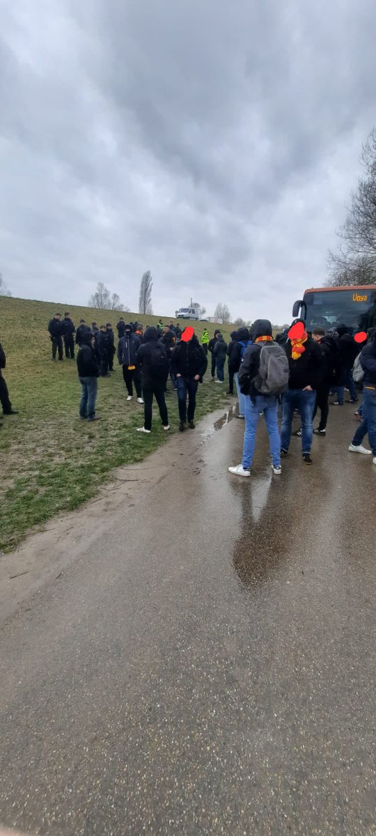 B.A.F.F. (@baff) on Twitter photo Willkommen in Deutschland.
Hunderte Lens Fans befinden sich seit 2 1/2 Stunden kurz hinter der Grenze in einer “polizeilichen Maßnahme”, ohne Anzeichen dass es irgendwann weiter ginge.
Wird das bei der “besten EM aller Zeiten” eigentlich auch so laufen? <a href="/bpol_bw/">Bundespolizei in Baden-Württemberg</a> Willkommen in Deutschland.
Hunderte Lens Fans befinden sich seit 2 1/2 Stunden kurz hinter der Grenze in einer “polizeilichen Maßnahme”, ohne Anzeichen dass es irgendwann weiter ginge.
Wird das bei der “besten EM aller Zeiten” eigentlich auch so laufen? <a href="/bpol_bw/">Bundespolizei in Baden-Württemberg</a>