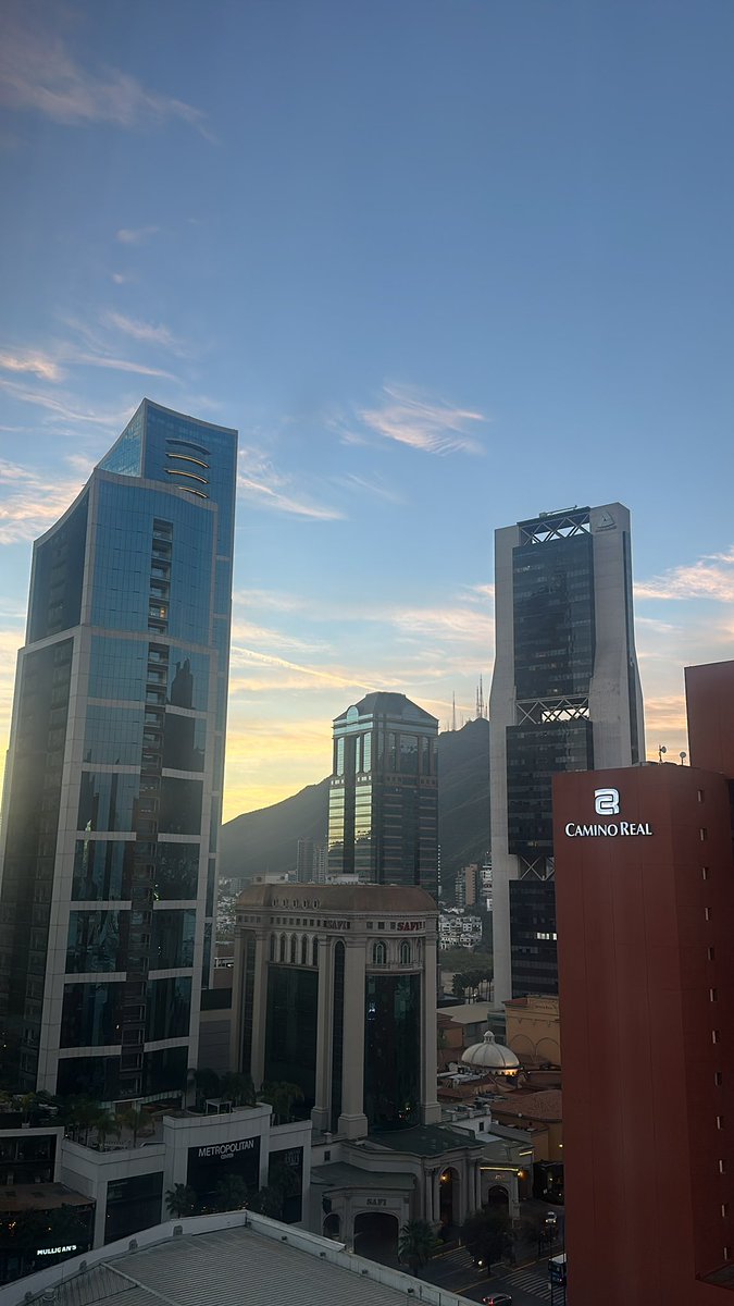 ELingober's tweet photo. Hola MTY https://t.co/3A4HL5GB1u