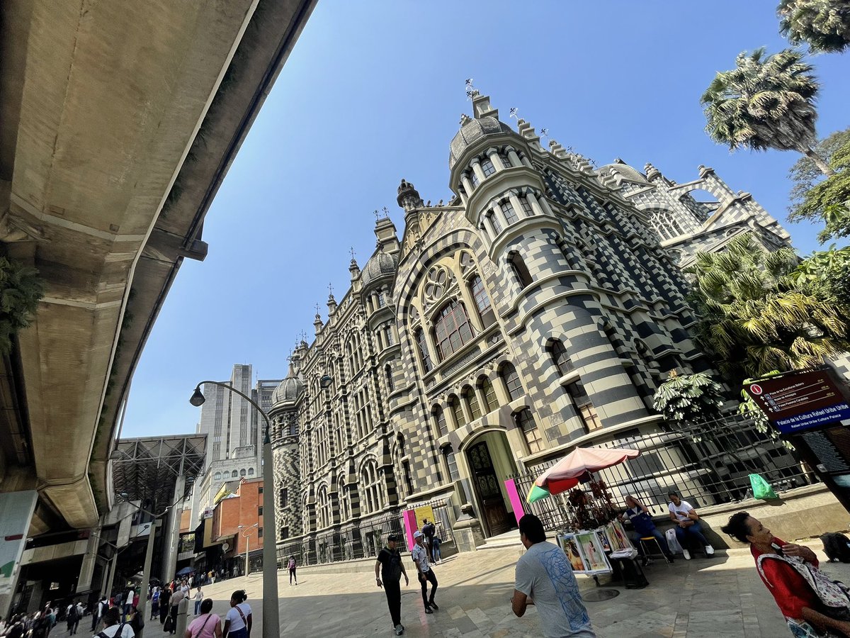 jOrGeNightWing's tweet image. Plaza botero y museo de Antioquia #medellin #antioquia 🇨🇴
