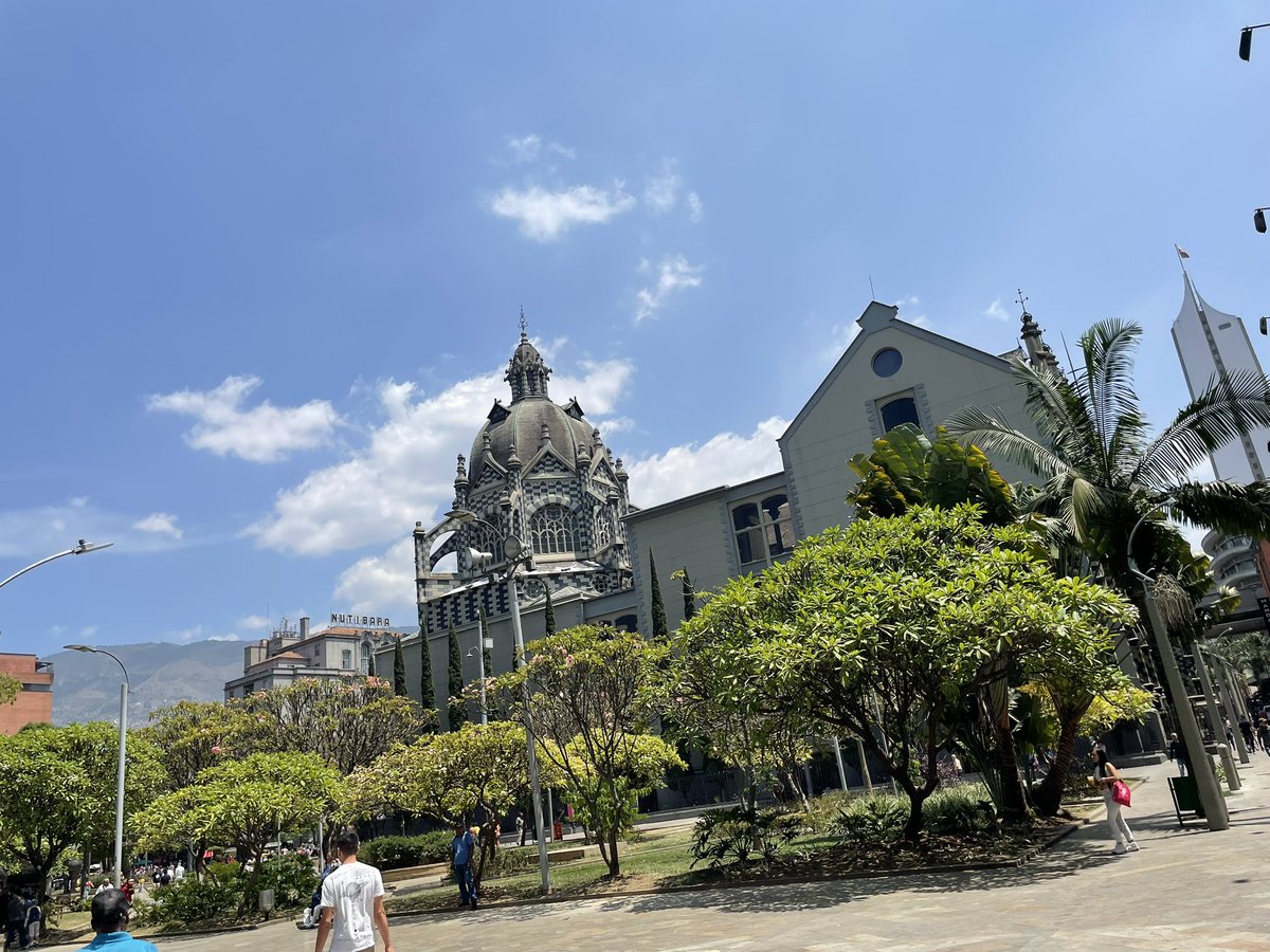 jOrGeNightWing's tweet image. Plaza botero y museo de Antioquia #medellin #antioquia 🇨🇴